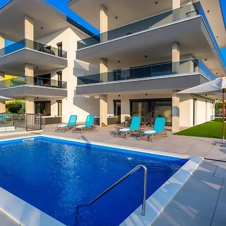 In With Jacuzzi Apartment