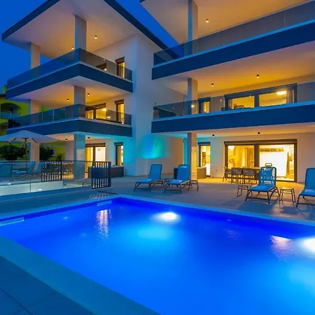 Apartment In With Jacuzzi *