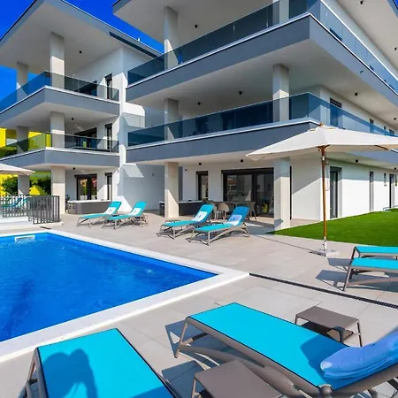 In With Jacuzzi Apartment