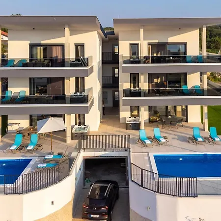 Apartment In With Jacuzzi